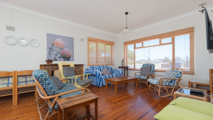 6 Bedroom Property for Sale in Struisbaai Western Cape